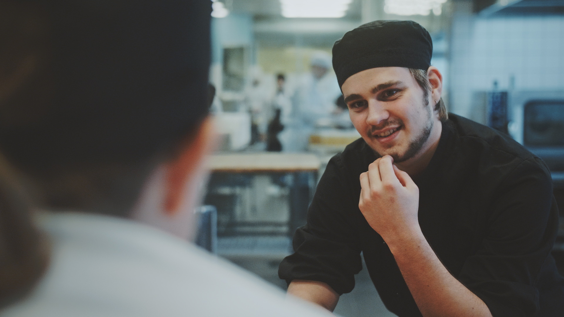 På uddannelsen til EUX Kok lærer du det madfaglige håndværk, samtidig med at du får en studentereksamen.