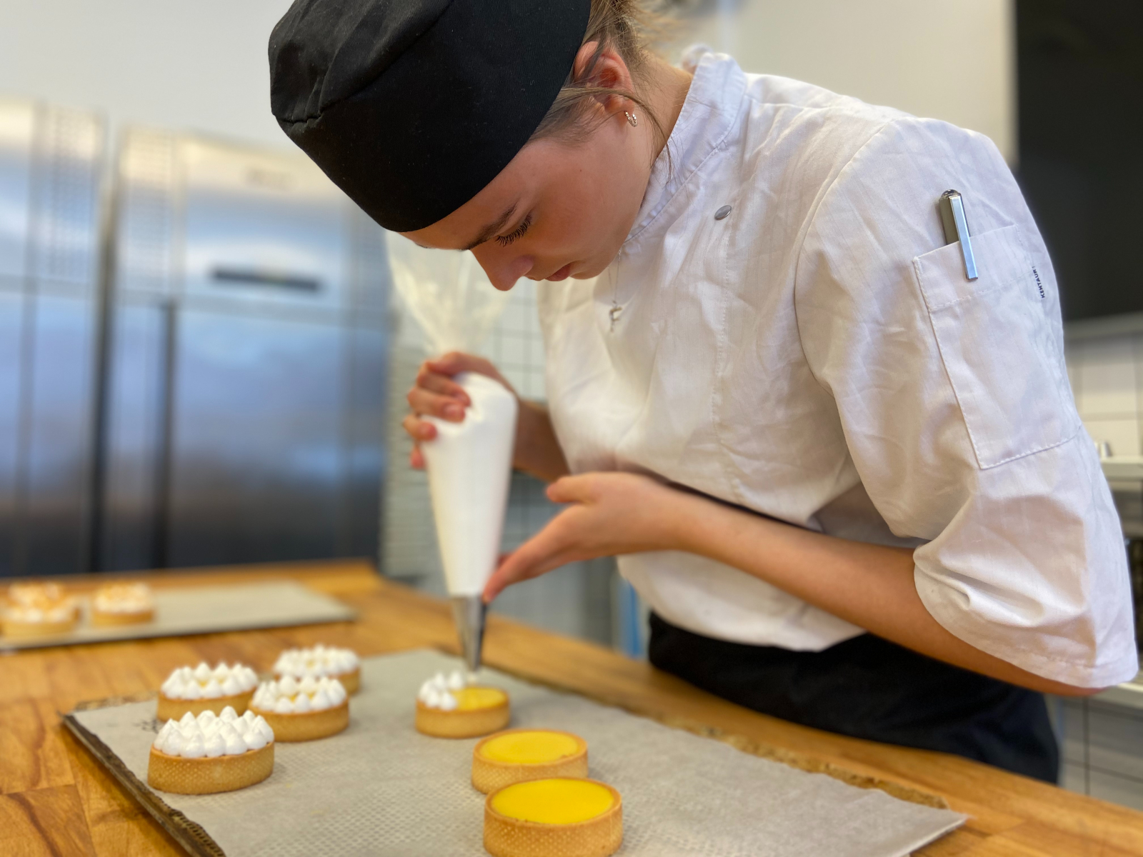 Som bager/konditor-elev på Hotel- og Restaurantskolen i København lærer du at lave brød, kager og tærter.