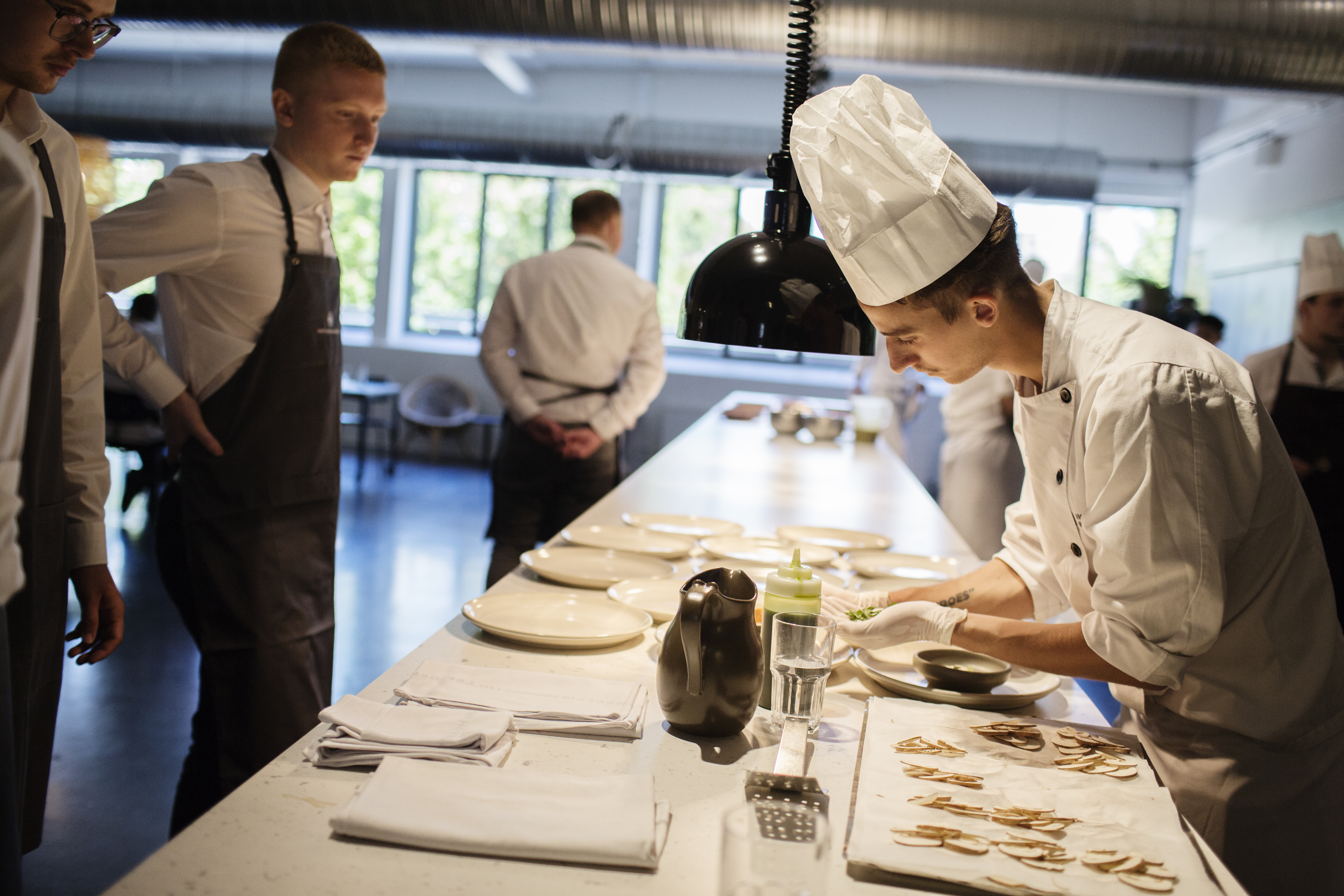 Klar til service Hotel- og Restaurantskolen