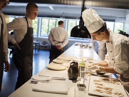 Klar til service Hotel- og Restaurantskolen