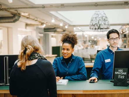 Som receptionist-elev lærer du om værtskab, kommunikation og kulturforståelse.