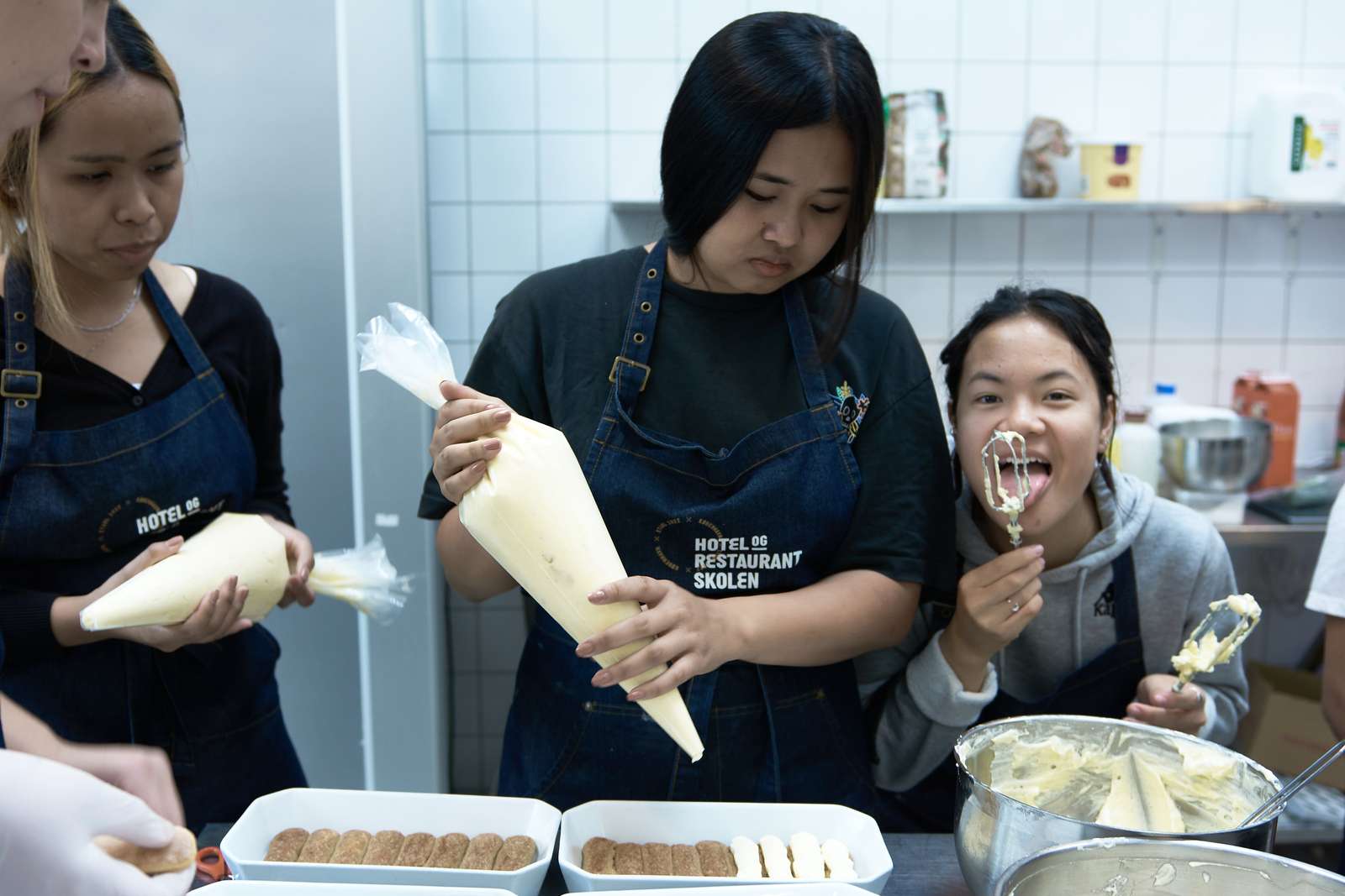 unge elever på Hotel- og Restaurantskolen