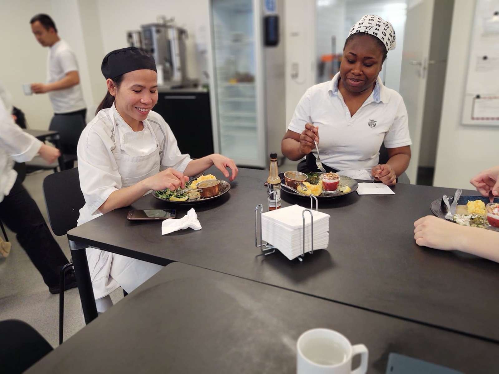 Grundforløb+ er et afklarende forløb, som klæder dig til vores uddannelser inden for gastronomi og værtskab.