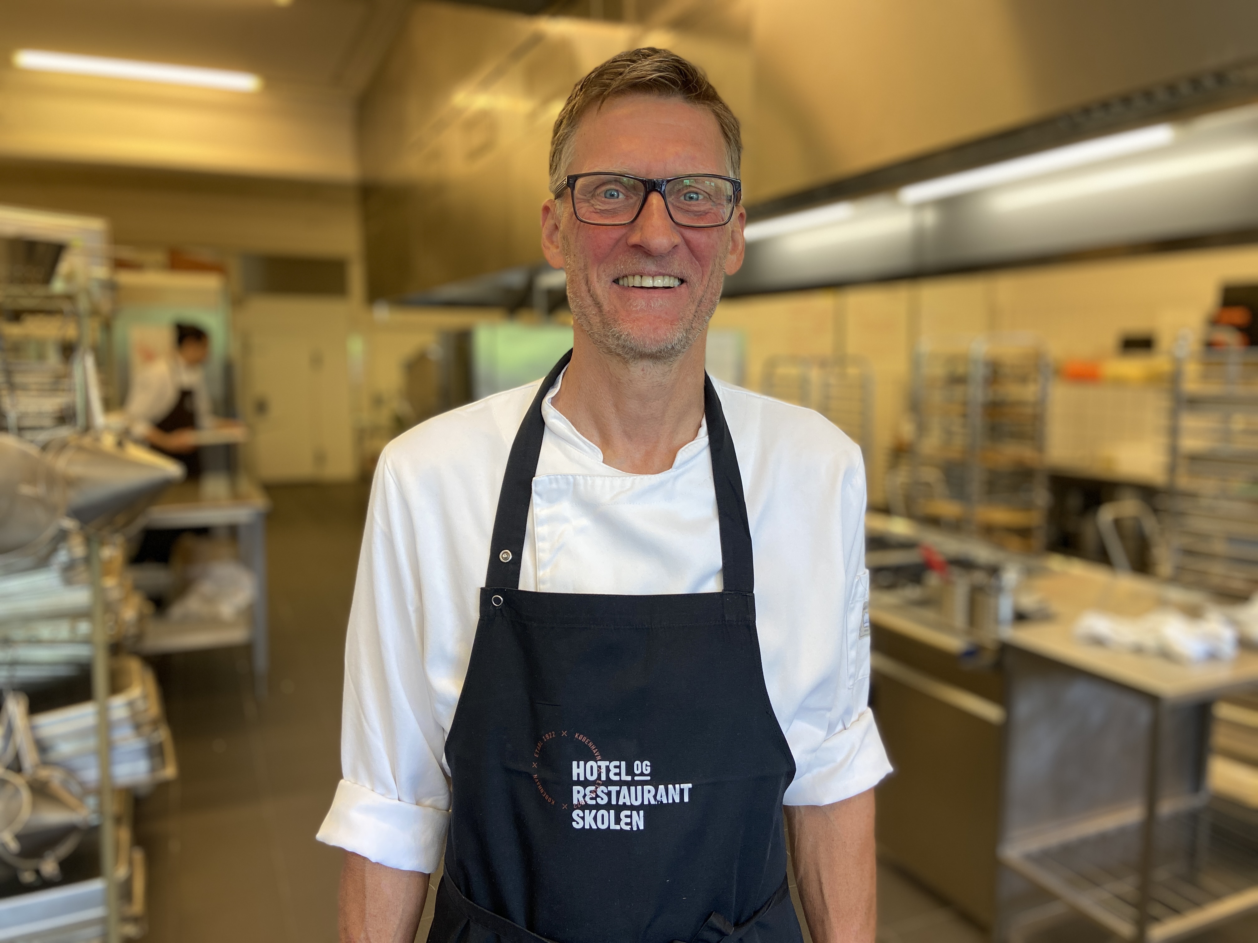 Skolens kantinechef Michael Dinesen