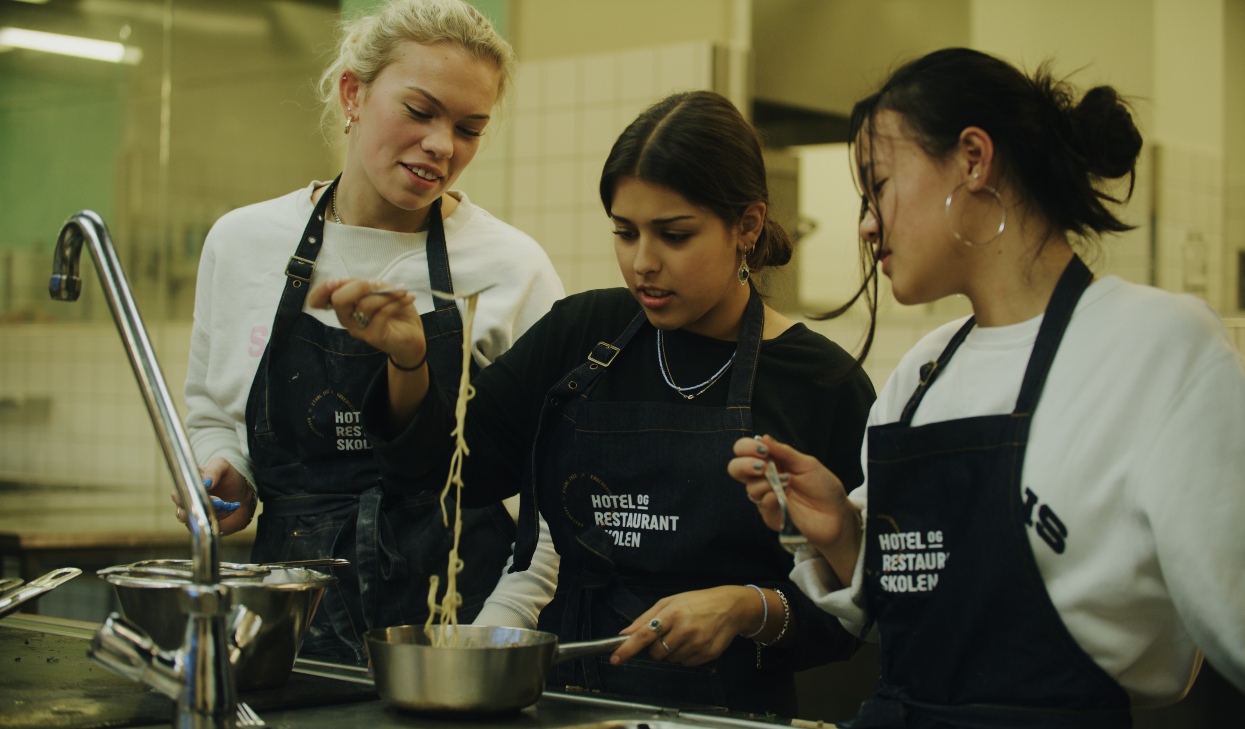 Elever fra 10. klasse på Hotel- og Restaurantskolen i København.