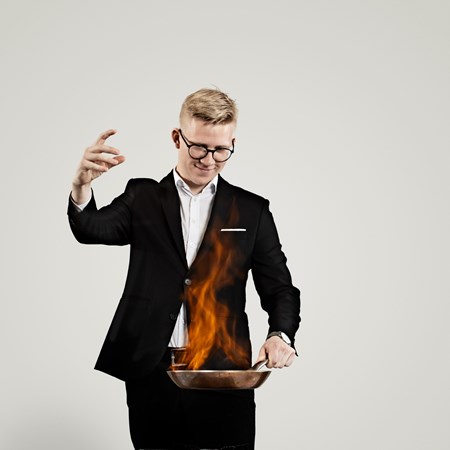 Jeppe Knudsen Tjener2