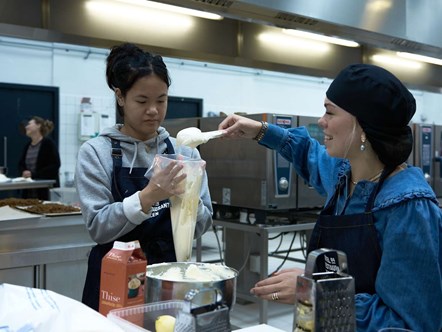 unge elever på Hotel- og Restaurantskolen