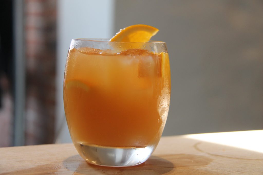 Hotel- og Restaurantskolens opskrift på en sunshine cocktail