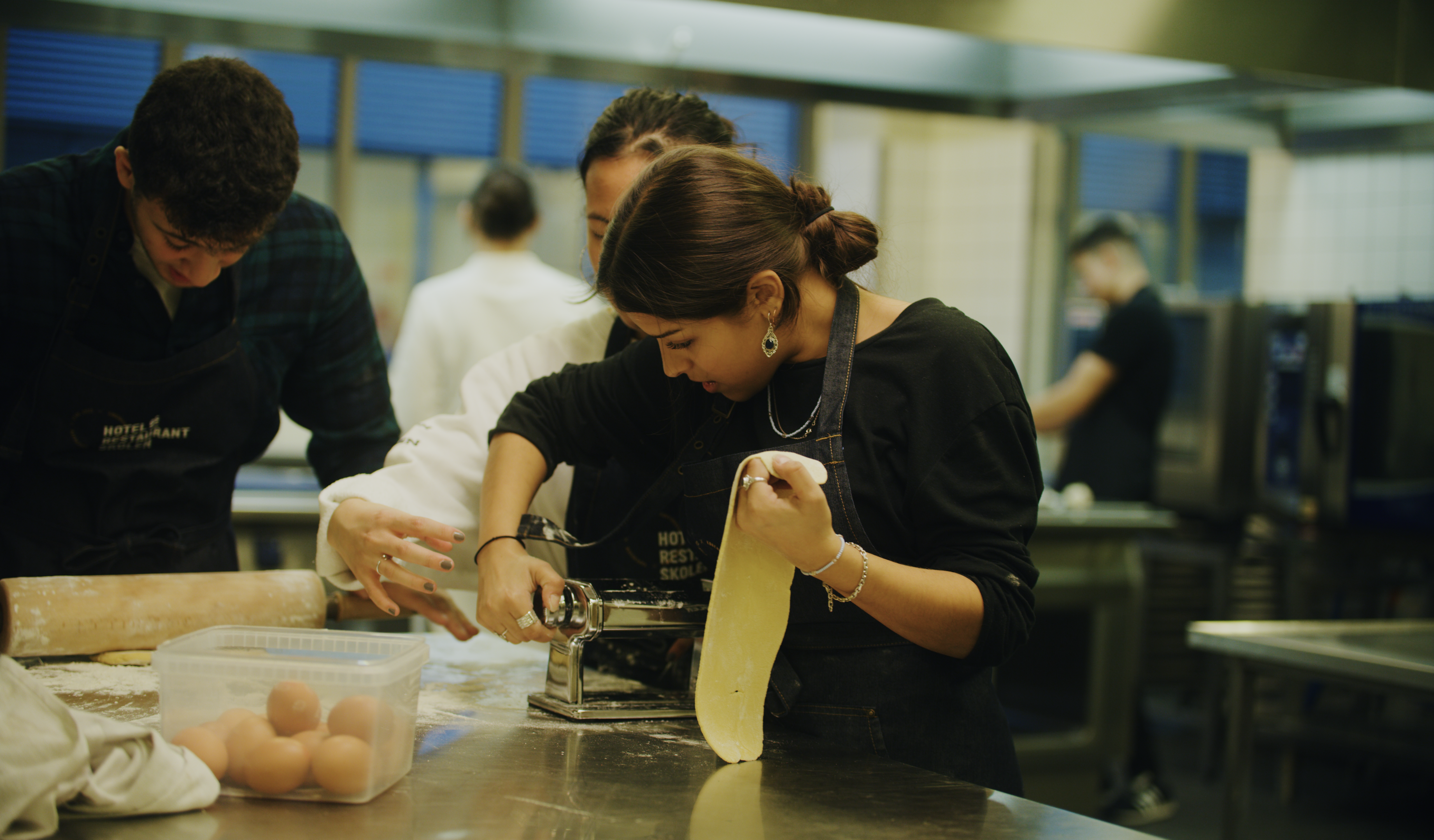 A004 C013 1125QV 001.05 38 04 16.Still048