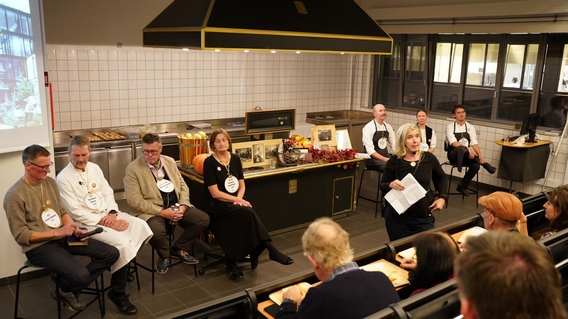 Hotel- og Restaurantskolens direktør Anne Birgitte Agger holder oplæg på Kulturnatten 2022