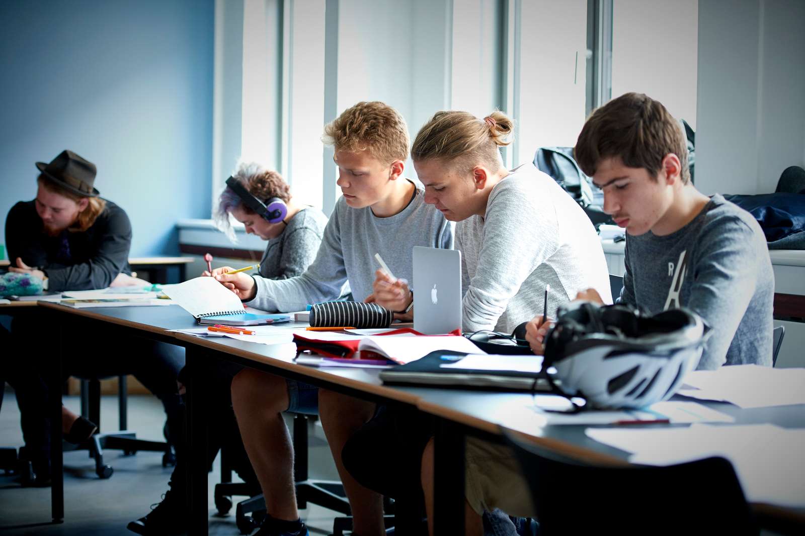 EUX-elever er i kemilokalet.