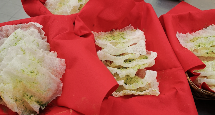 Dybstegt, puffet og sprødt rispapir